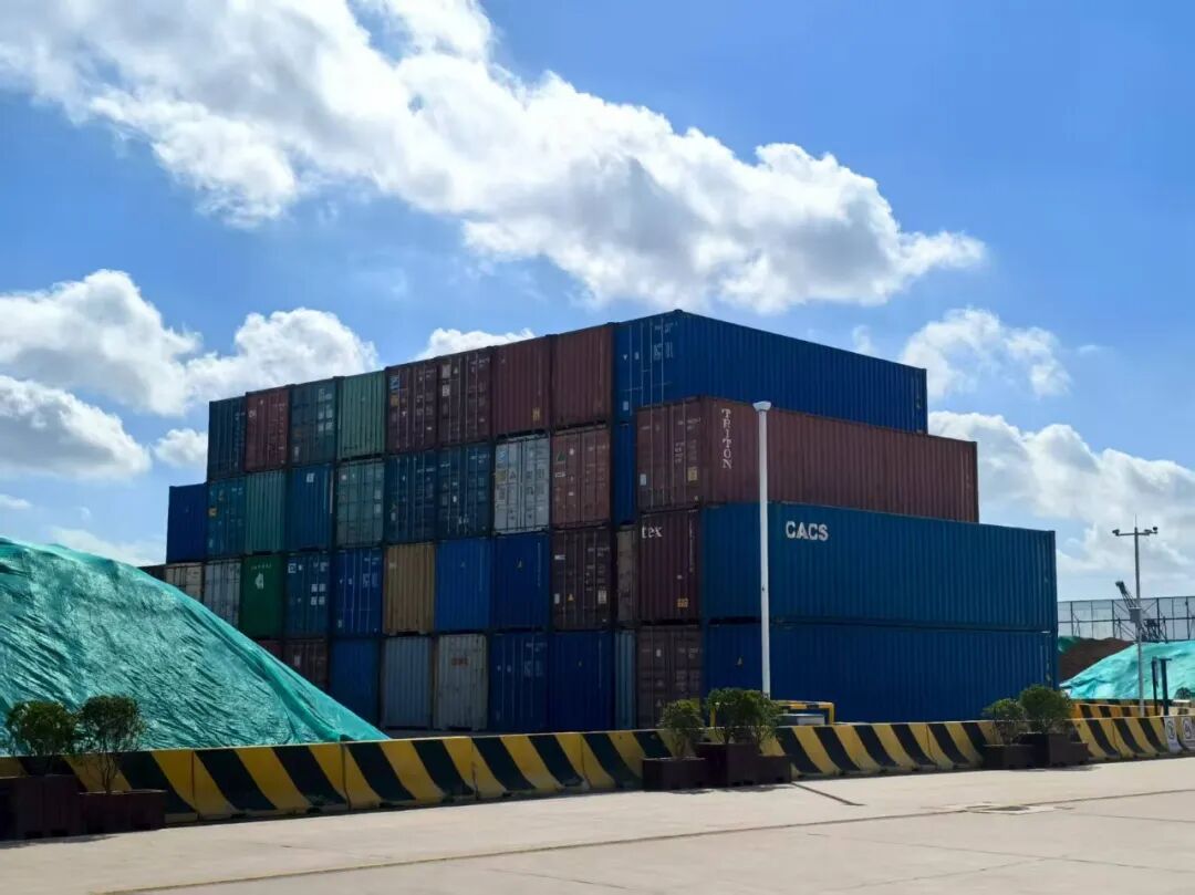 百日攻堅(jiān)丨3962TEU！鹽城中歐（亞）接續(xù)班列提前完成年度發(fā)運(yùn)目標(biāo)，國(guó)內(nèi)貨物運(yùn)輸代理再創(chuàng)佳績(jī)